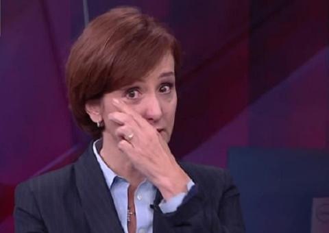 Jornalista Thais Herédia chora e pede desculpas à mãe durante programa: 'oportunidade de reaprender'