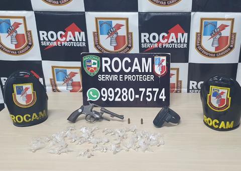 Homem é preso ao ser flagrado vendendo drogas durante partida de futebol em Manaus