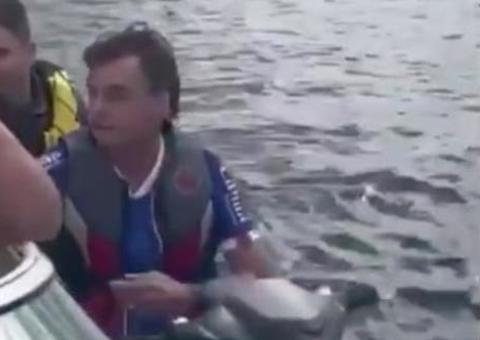 Em passeio de jet ski, Bolsonaro chama de 'neurose' a preocupação dos brasileiros com pandemia
