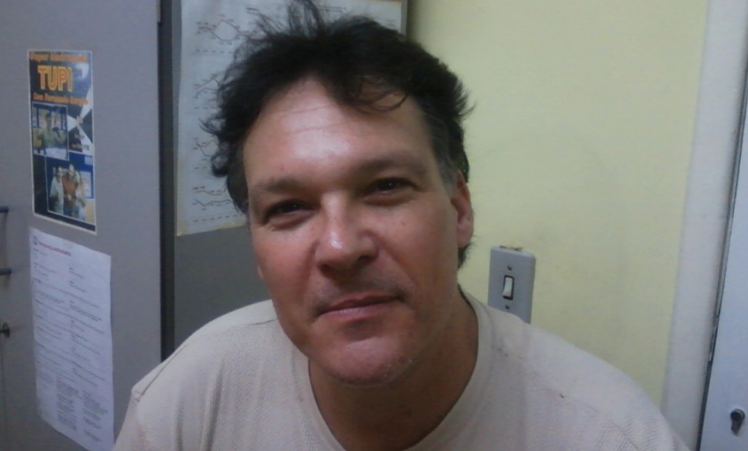 Com muita falta de ar, ex-apresentador do Globo de Ouro aguarda atendimento em UPA 