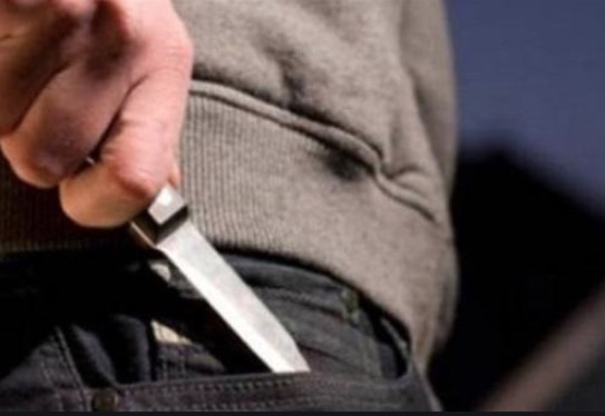 Homem morre ao ter faca cravada no peito em ilha gelada em Manaus