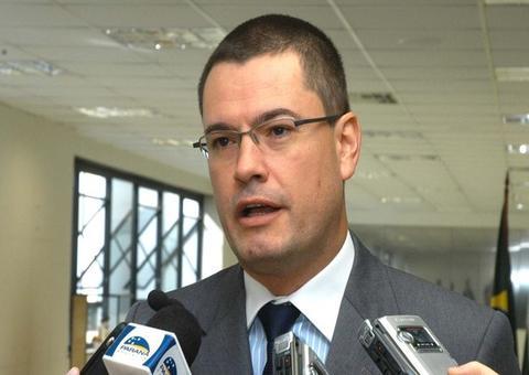Maurício Valeixo chega à Polícia Federal para prestar depoimento