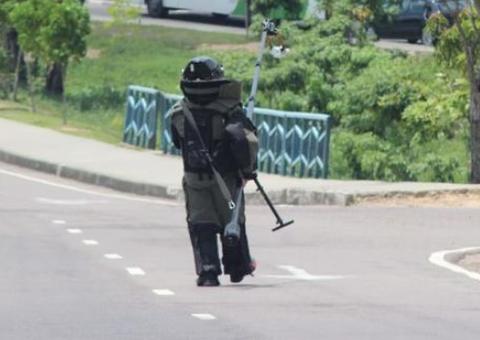 Dupla é presa enquanto 'passeava' de motocicleta com uma bomba em Manaus