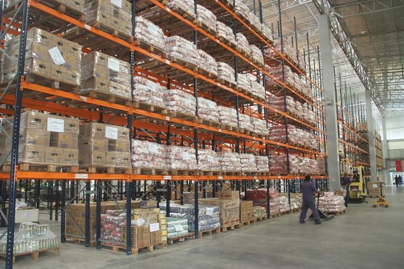 Trinta toneladas de produtos são entregues a famílias de estudantes em Manaus