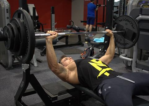 Em meio à pandemia, Bolsonaro inclui academia e salões de beleza como serviços essenciais 