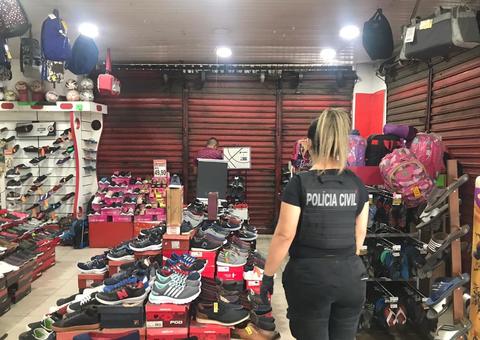 Estabelecimentos não essenciais são fechados pela polícia na zona Oeste de Manaus