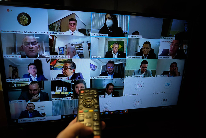 Discussão entre Josué Neto e Joana Darc gera suspensão da sessão que inicia processo de impeachment na Aleam