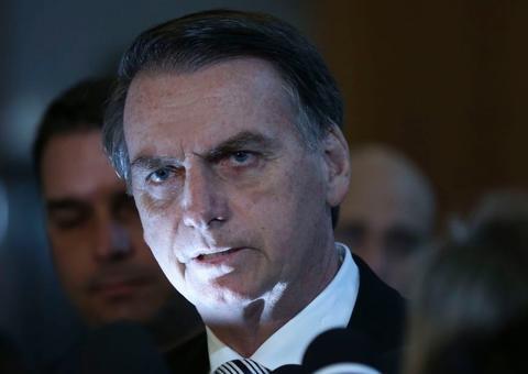 Bolsonaro diz que vídeo de reunião ministerial deveria ser destruído