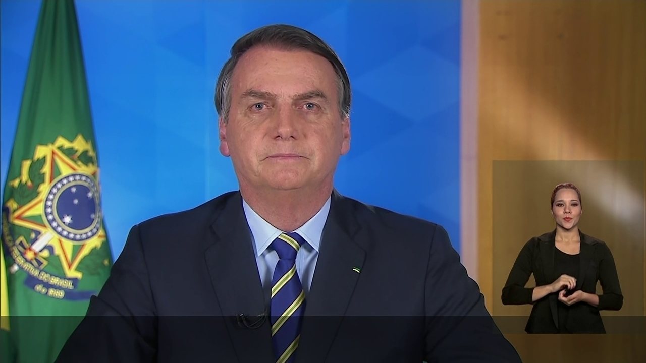 Bolsonaro diz que Enem pode atrasar mas deve ser aplicado ainda este ano 