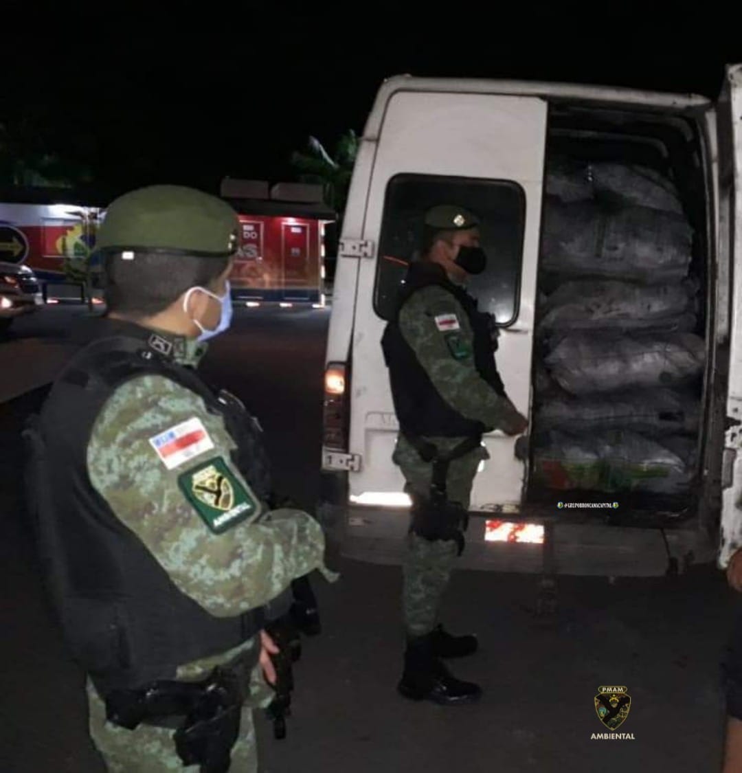Batalhão Ambiental apreende veículo com 82 sacos de carvão ilegal em Manaus 