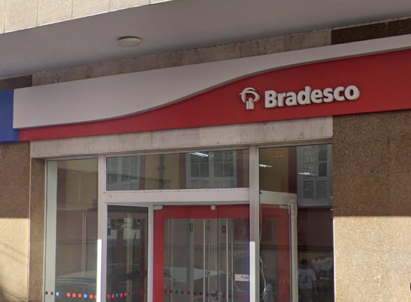 Bradesco é condenado a reintegrar bancária demitida no período da pré-aposentadoria em Manaus