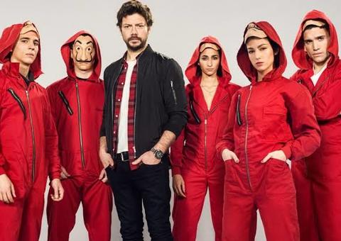 Ator de 'La Casa de Papel' revela informações sobre o grupo de WhatsApp do elenco