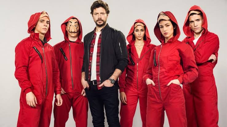 Ator de 'La Casa de Papel' revela informações sobre o grupo de WhatsApp do elenco