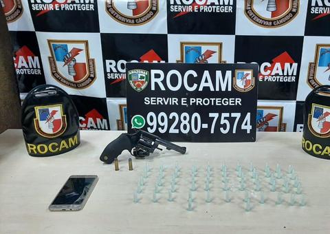 Irmãos são detidos com arma e drogas em rua de Manaus 