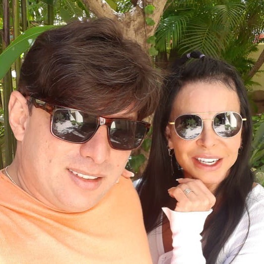 Gretchen defende novo visual do namorado após piadas: ‘puro preconceito’ 