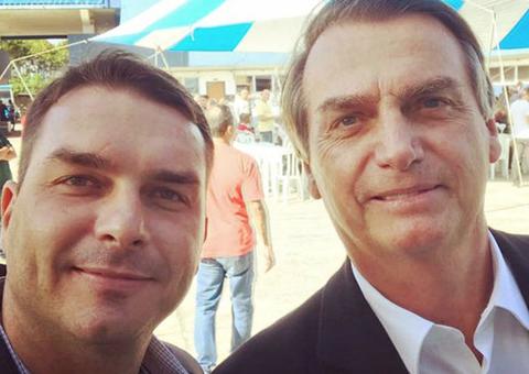 Filho de Bolsonaro era investigado pela PF do Rio, diz ex-superintendente em depoimento