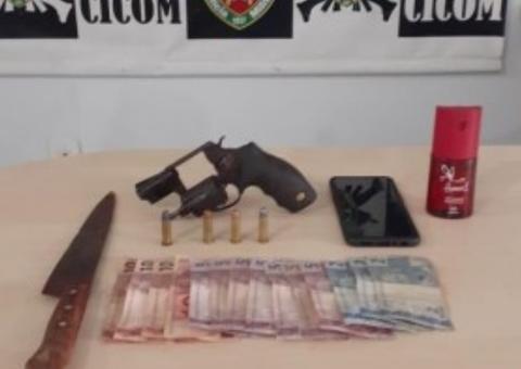 Dupla é detida pela polícia após assalto em drogaria de Manaus 