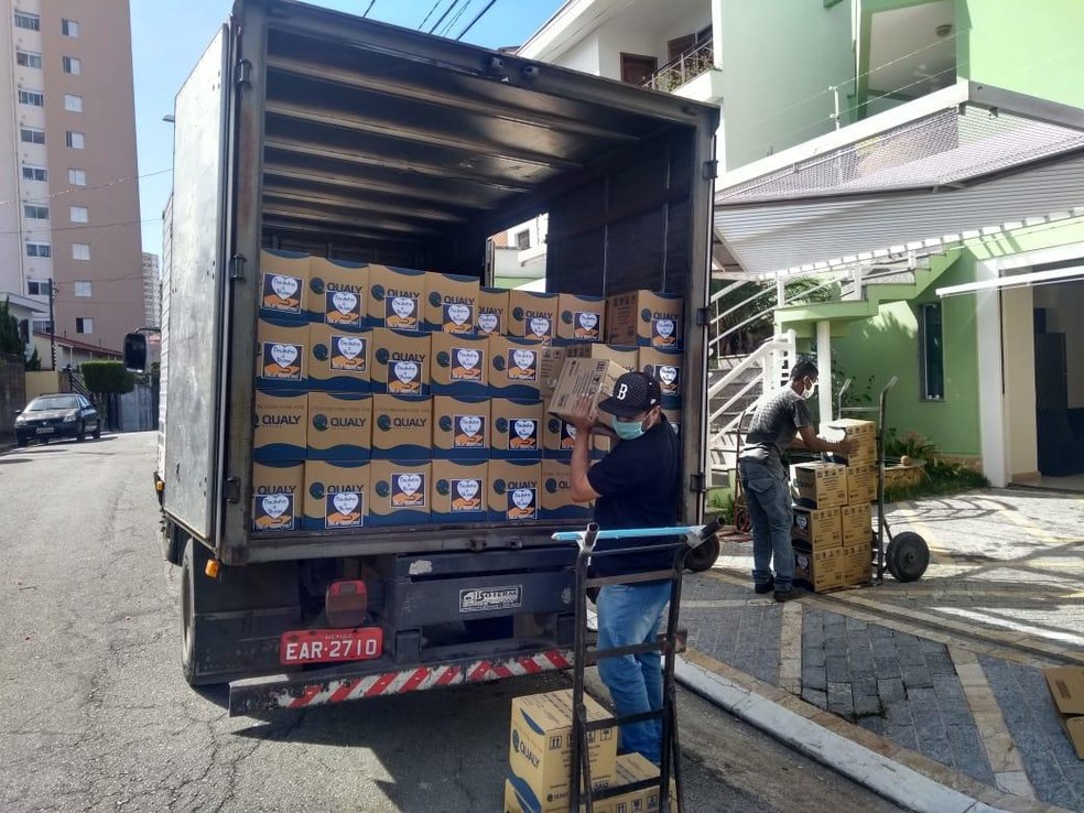 Paulinho doa 800 cestas básicas para população carente durante pandemia do coronavírus