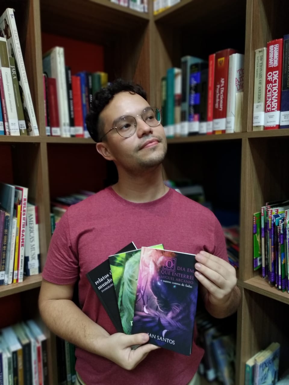 Jan Santos realiza debate sobre literatura como um instrumento de democracia em Live