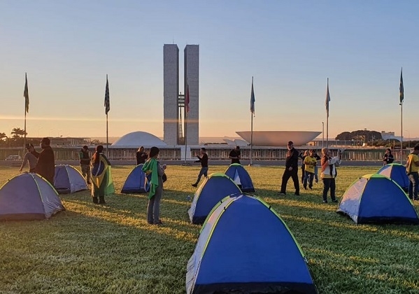 Justiça nega pedido para desmontar acampamento pró-Bolsonaro e proibir manifestações em Brasília