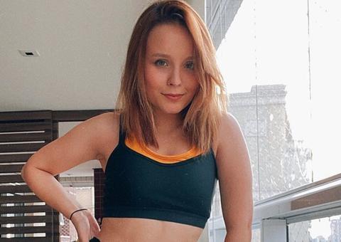 Passando quarentena com namorado, Larissa Manoela se declara com foto quente