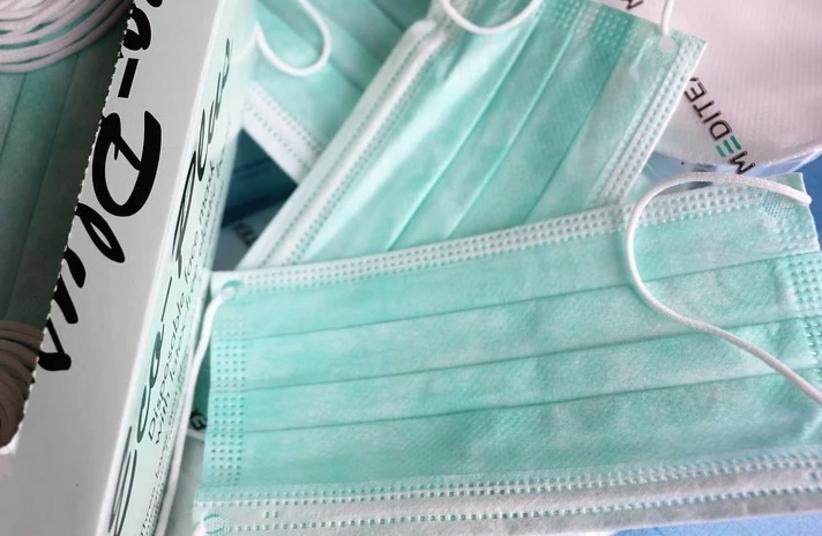 Uso de máscaras por funcionários em estabelecimentos se torna obrigatório em Manaus 