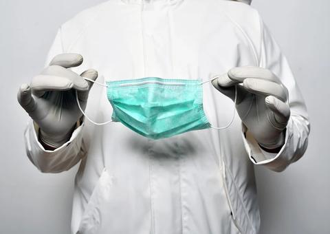 Quase 200 mil profissionais da saúde no Brasil estão com suspeita de coronavírus