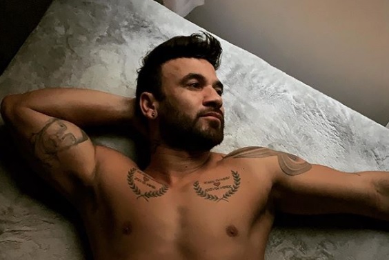 Ex-BBB Hadson diz que vai posar nu e web reage: ‘nossos olhos sangram’  