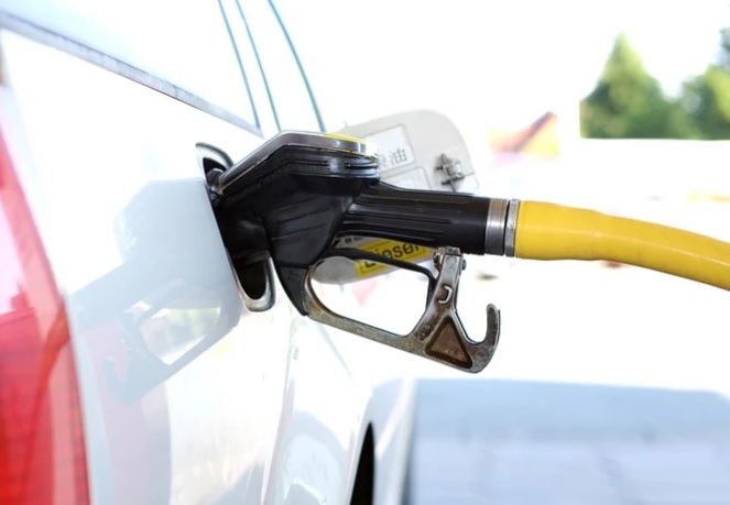 Petrobras sobe pela segunda vez gasolina nas refinarias em maio