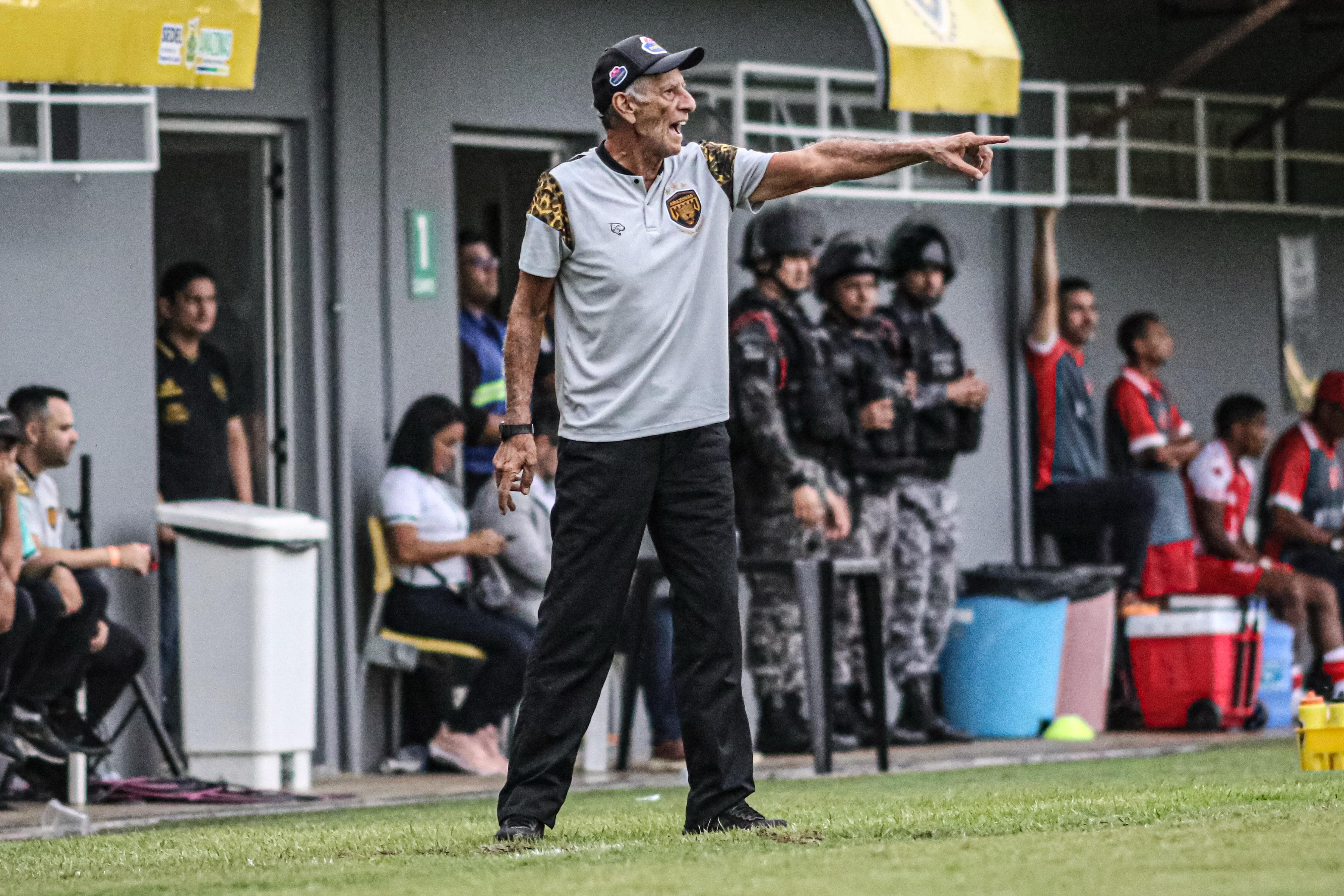Técnico Aderbal Lana deixa comando do Amazonas FC