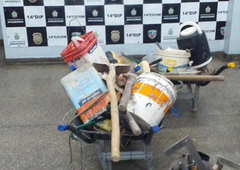 Homem é preso com vários objetos roubados do terreno de empresa em Manaus 