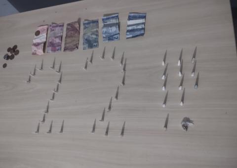 Trio é preso vendendo drogas em beco de Manaus 