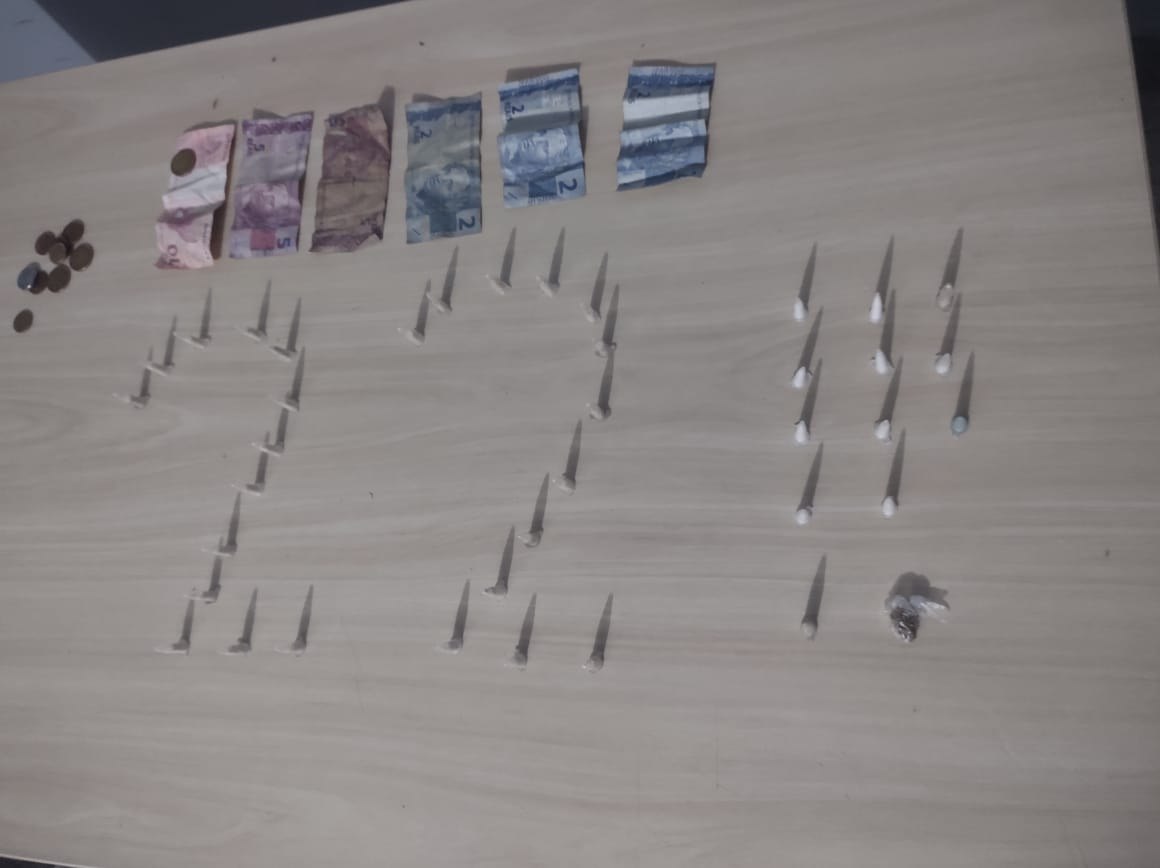 Trio é preso vendendo drogas em beco de Manaus 