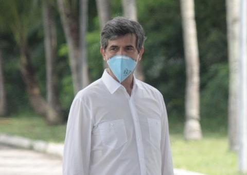 Nelson Teich pede demissão do Ministério da Saúde às vésperas de completar um mês no cargo