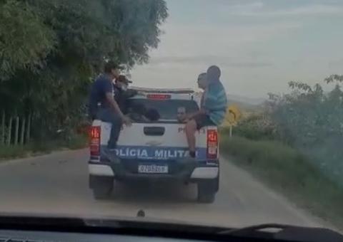 Vídeo: Rafael Fernandez e mais dois venezuelanos são conduzidos para delegacia de Pacaraima