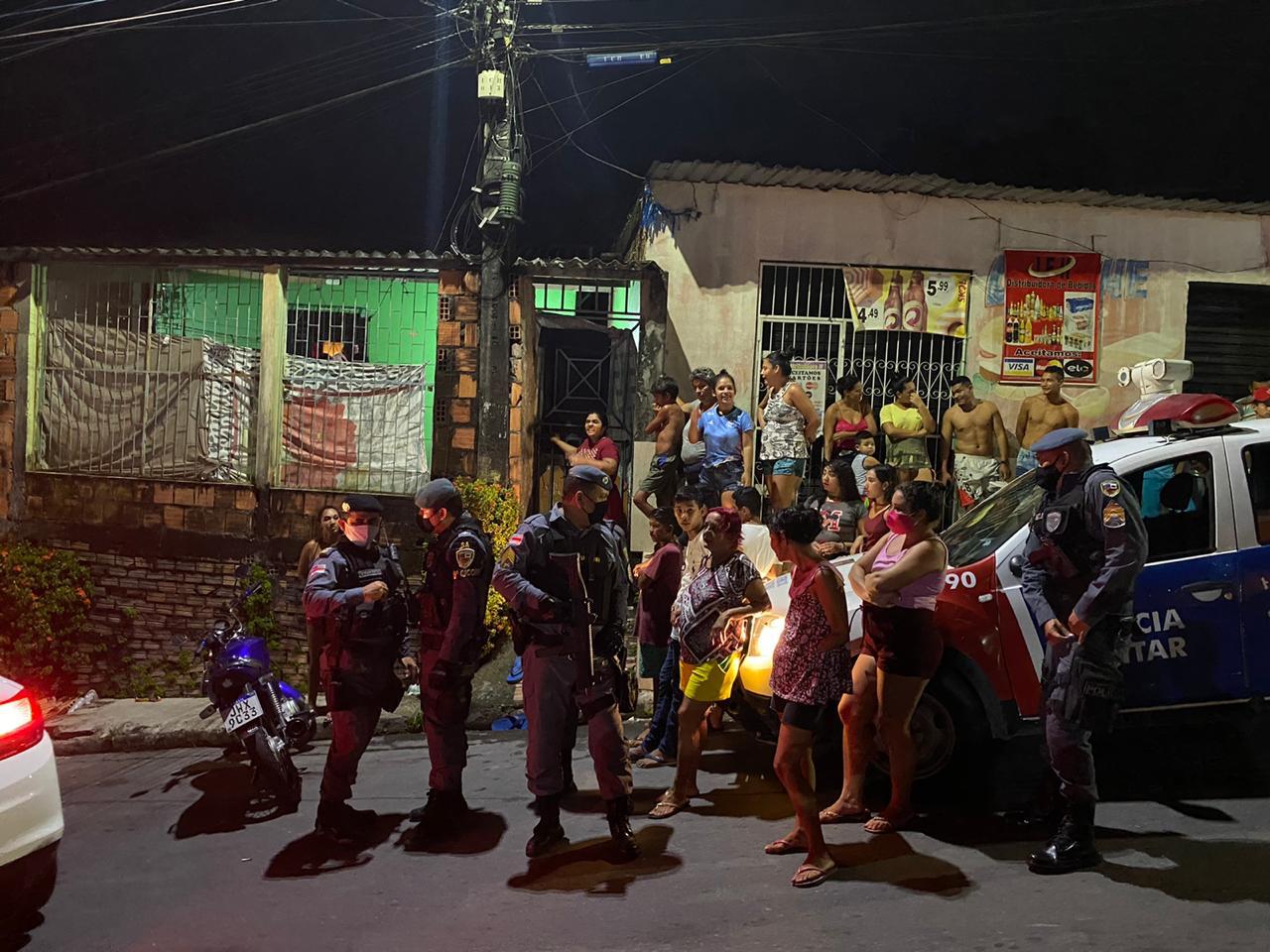 Homem é perseguido por atiradores e morto dentro de casa em Manaus 