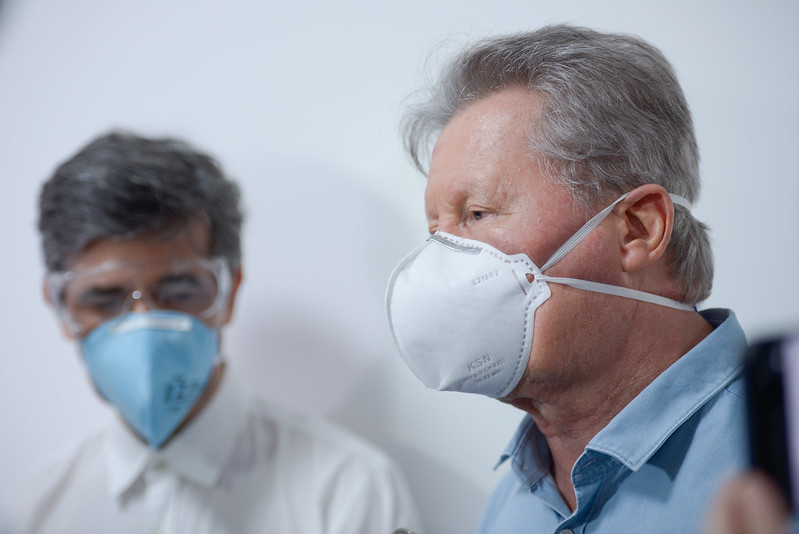 Prefeito de Manaus lamenta saída de Nelson Teich em meio a pandemia do coronavírus