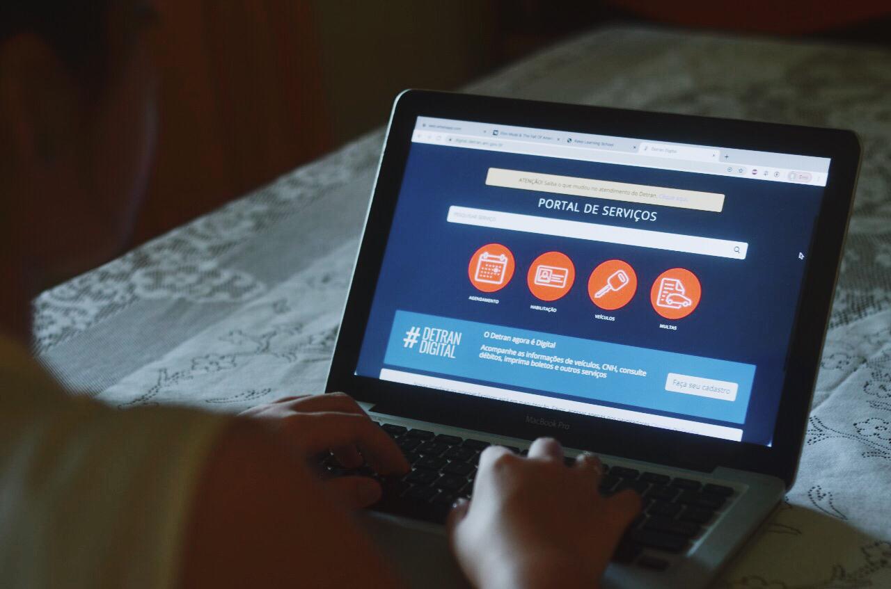 Detran realiza mais de nove mil licenciamentos 100% on-line no mês de abril em Manaus 
