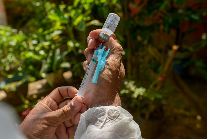 Vacinação contra Influenza para professores e adultos de 55 a 59 anos inicia segunda-feira