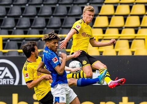 Campeonato Alemão volta com goleada, bolas desinfetadas e sem abraços em gols