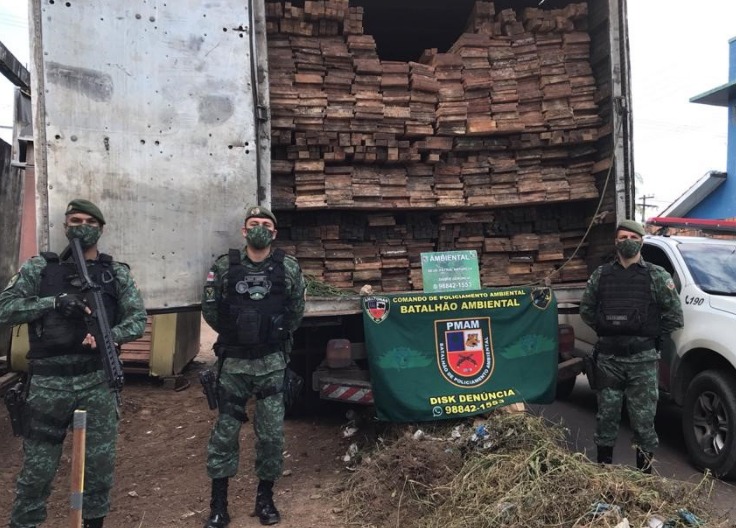 Motorista é detido transportando madeira ilegal em Iranduba 