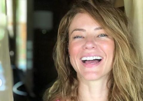 'Entrega na mão de Deus', diz Paolla Oliveira após revelar que já beijou ator com bafo