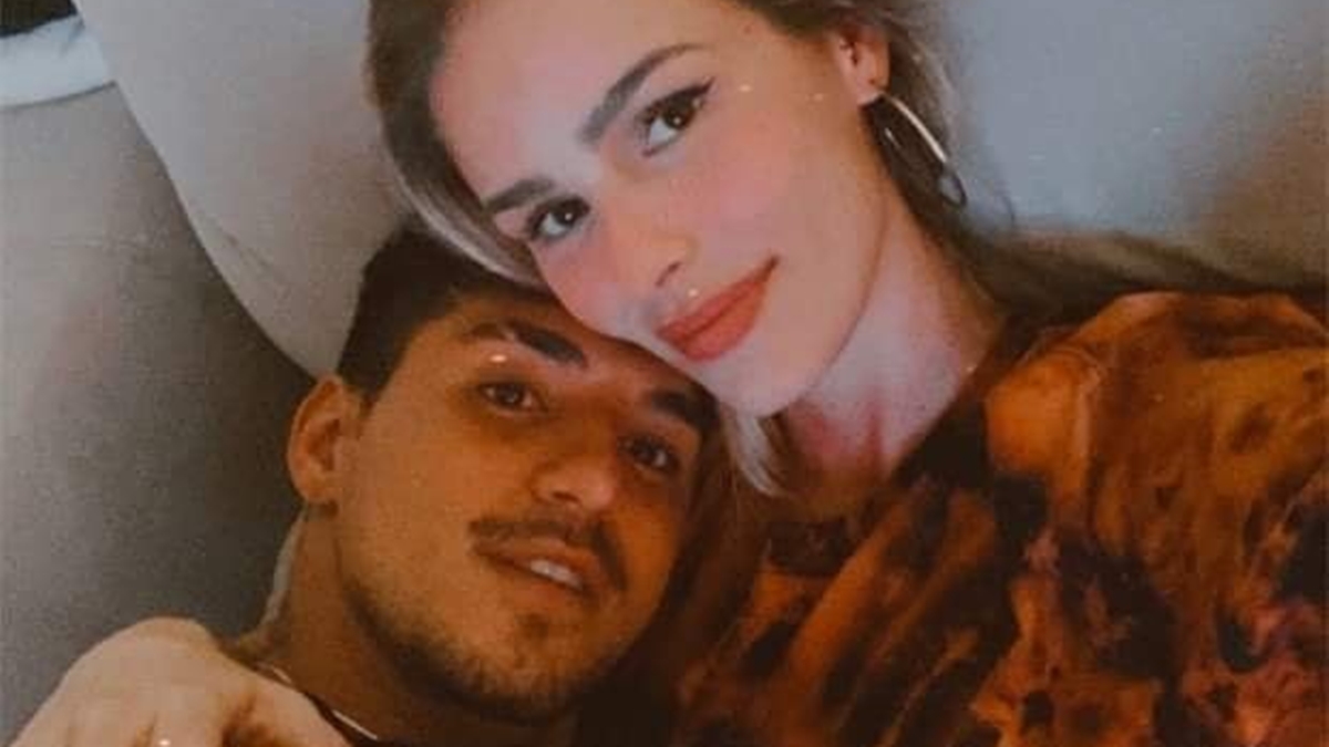 Apaixonados, Gabriel Medina e Yasmin Brunet fazem tatuagem de amor