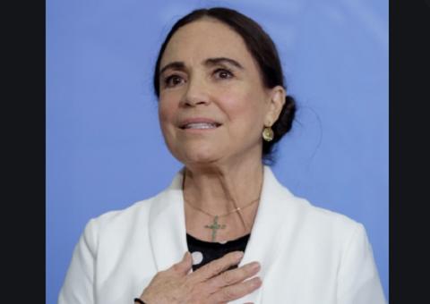 Regina Duarte promete mostrar serviço na cultura e ataca imprensa: 'venenosos'