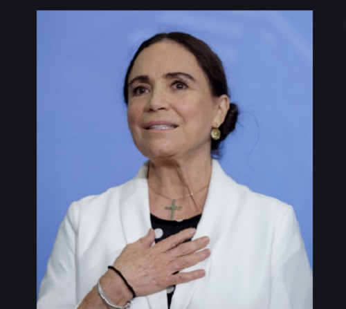 Regina Duarte promete mostrar serviço na cultura e ataca imprensa: 'venenosos'