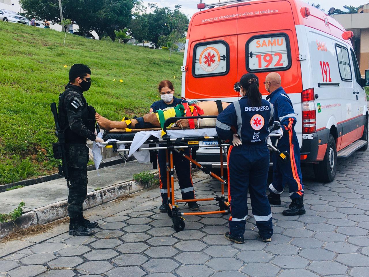 Homem cai de altura de dois metros e é resgatado por helicóptero da SSP no Amazonas  