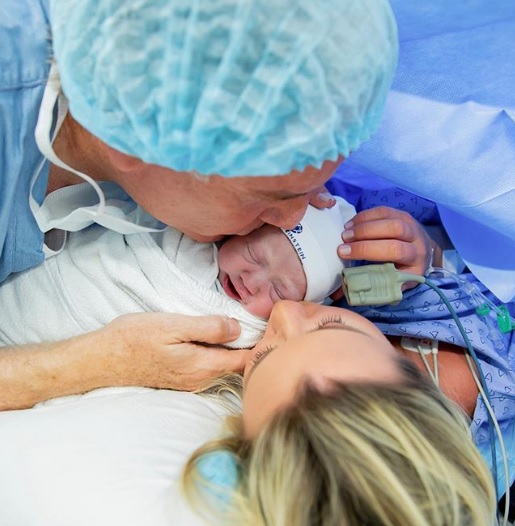 Ana Paula Siebert mostra rostinho da filha com Roberto Justus: ‘me transformou’ 