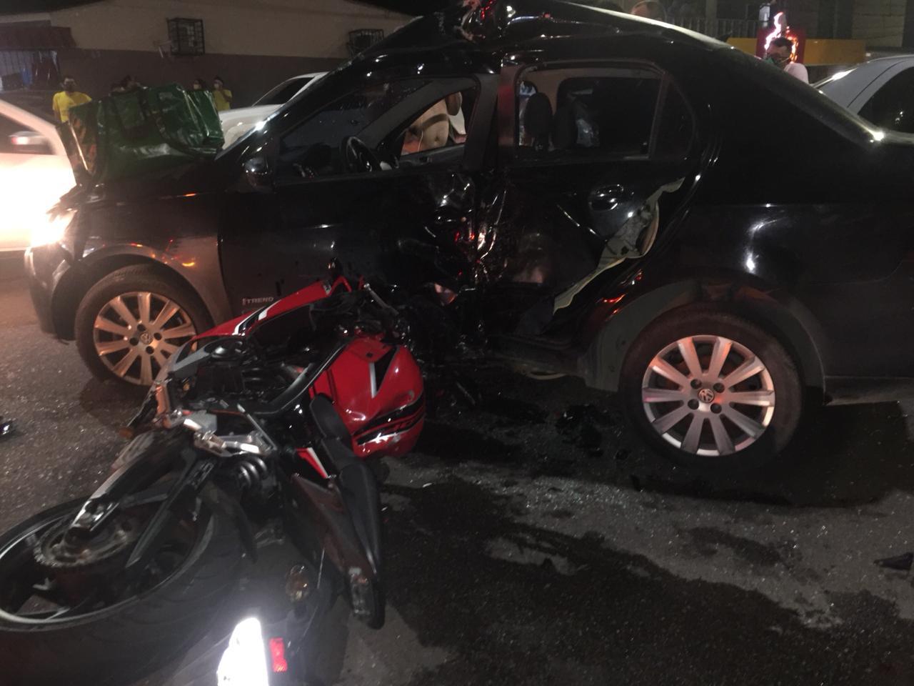 Motoqueiro é socorrido em estado grave após acidente com carro em Manaus    