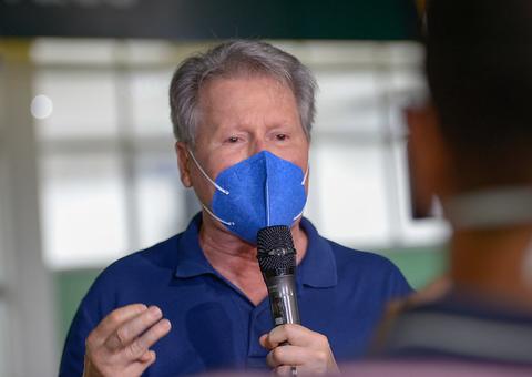 Prefeito de Manaus diz que ainda não é hora de comemorar vitória na guerra contra a Covid-19 