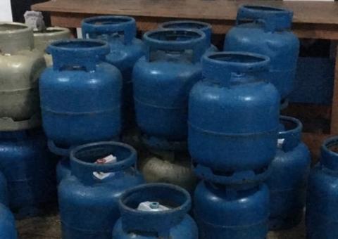 Trio é preso após roubar 60 botijas de gás de distribuidora no Amazonas